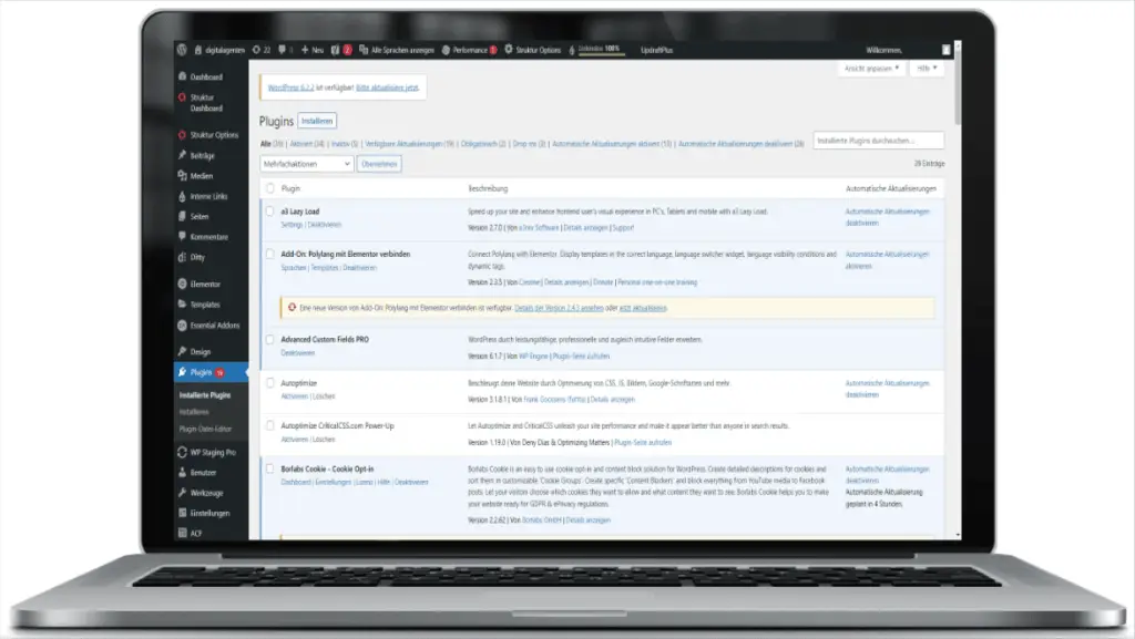 PageSpeed Optimierung durch Reduzierung und Optimierung von Plugins - Laptop mit WordPress-Plugin-Übersicht