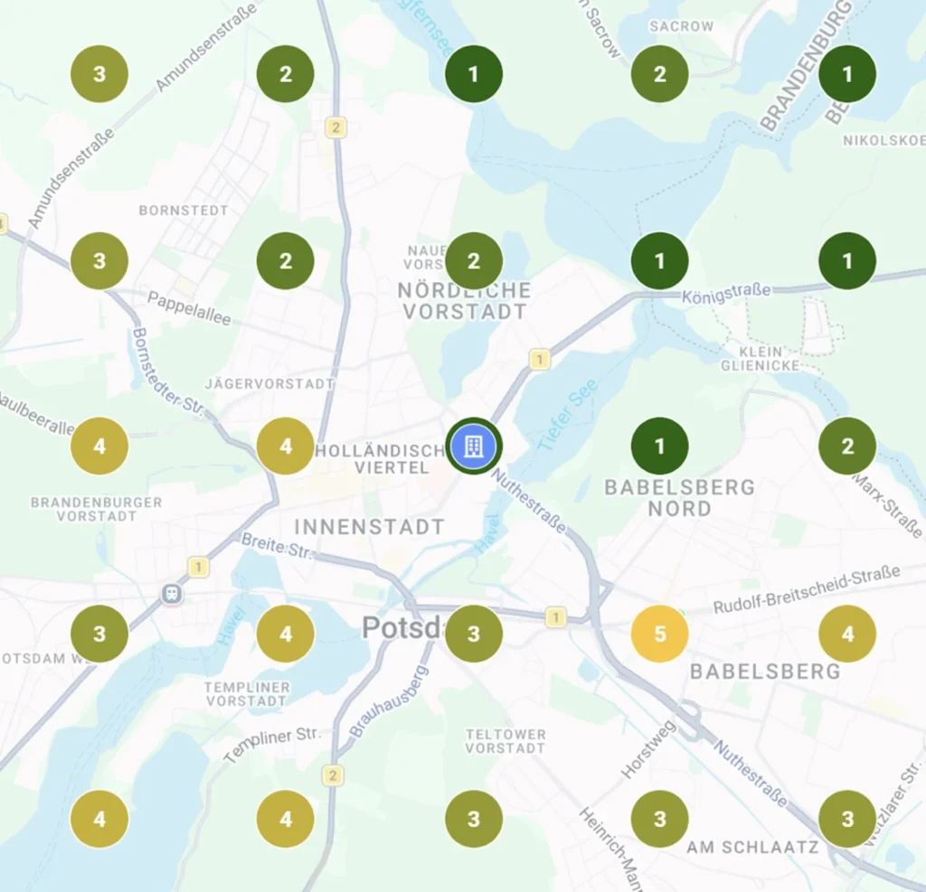 Map of the Potsdam city area with one business location and different local rankings in each district. The graphic shows how distance and search context influence local visibility in Google Maps and local search results.